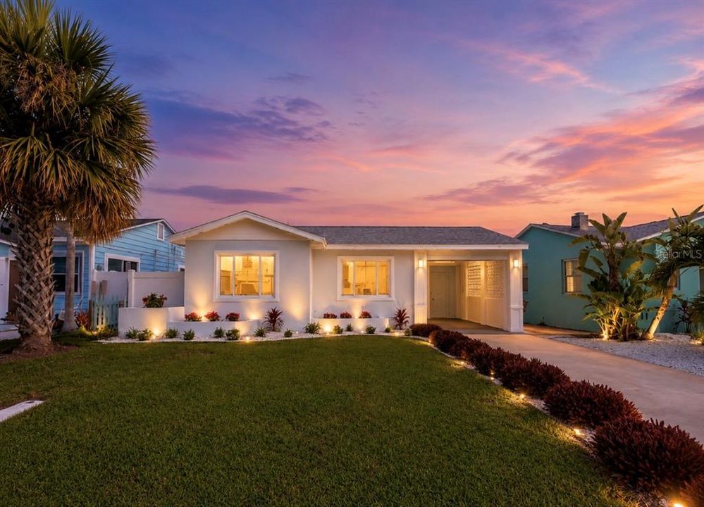 For Sale: $549,900 (2 beds, 2 baths, 1332 Square Feet)
