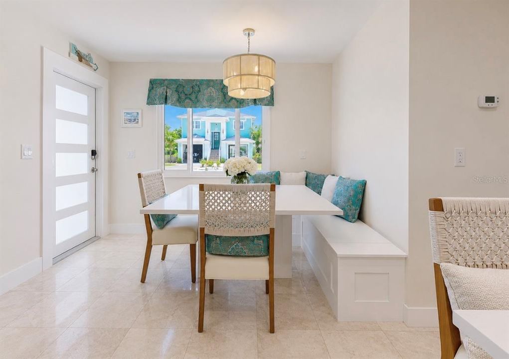 For Sale: $549,900 (2 beds, 2 baths, 1332 Square Feet)