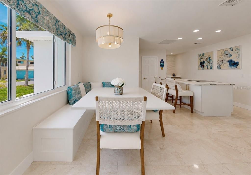 For Sale: $549,900 (2 beds, 2 baths, 1332 Square Feet)