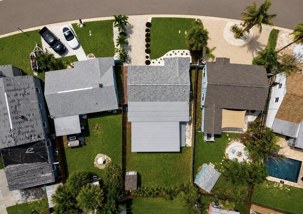For Sale: $549,900 (2 beds, 2 baths, 1332 Square Feet)