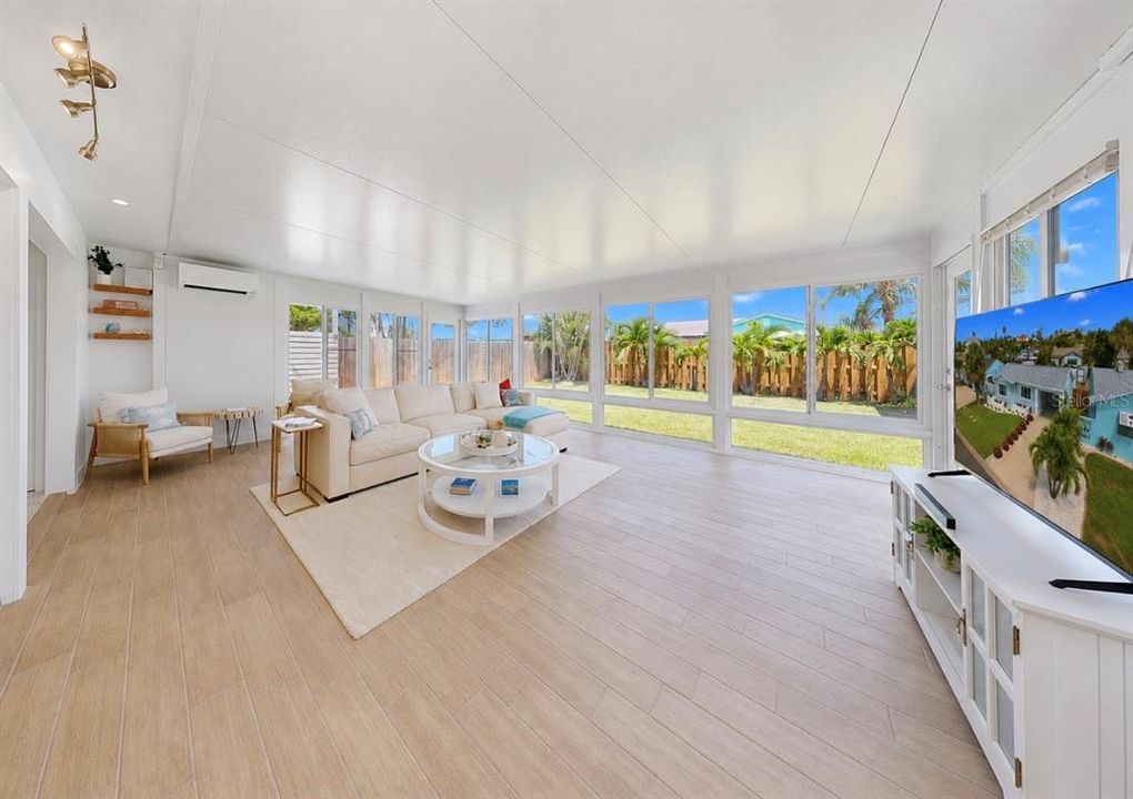 For Sale: $549,900 (2 beds, 2 baths, 1332 Square Feet)