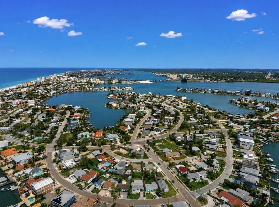 For Sale: $549,900 (2 beds, 2 baths, 1332 Square Feet)