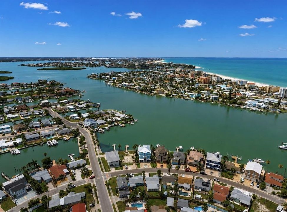 For Sale: $549,900 (2 beds, 2 baths, 1332 Square Feet)