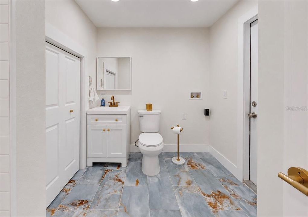 For Sale: $549,900 (2 beds, 2 baths, 1332 Square Feet)