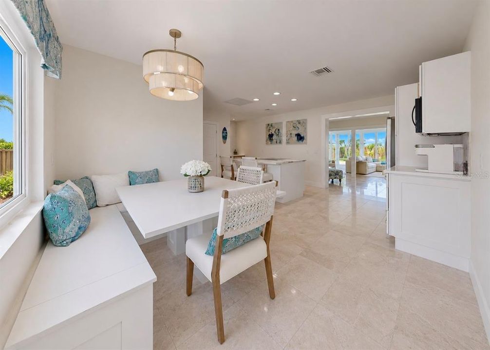 For Sale: $549,900 (2 beds, 2 baths, 1332 Square Feet)