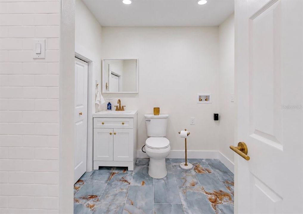 For Sale: $549,900 (2 beds, 2 baths, 1332 Square Feet)