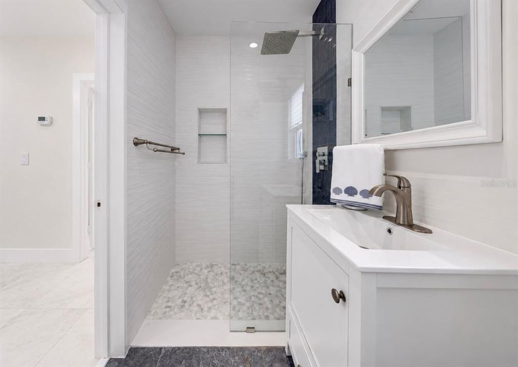 For Sale: $549,900 (2 beds, 2 baths, 1332 Square Feet)