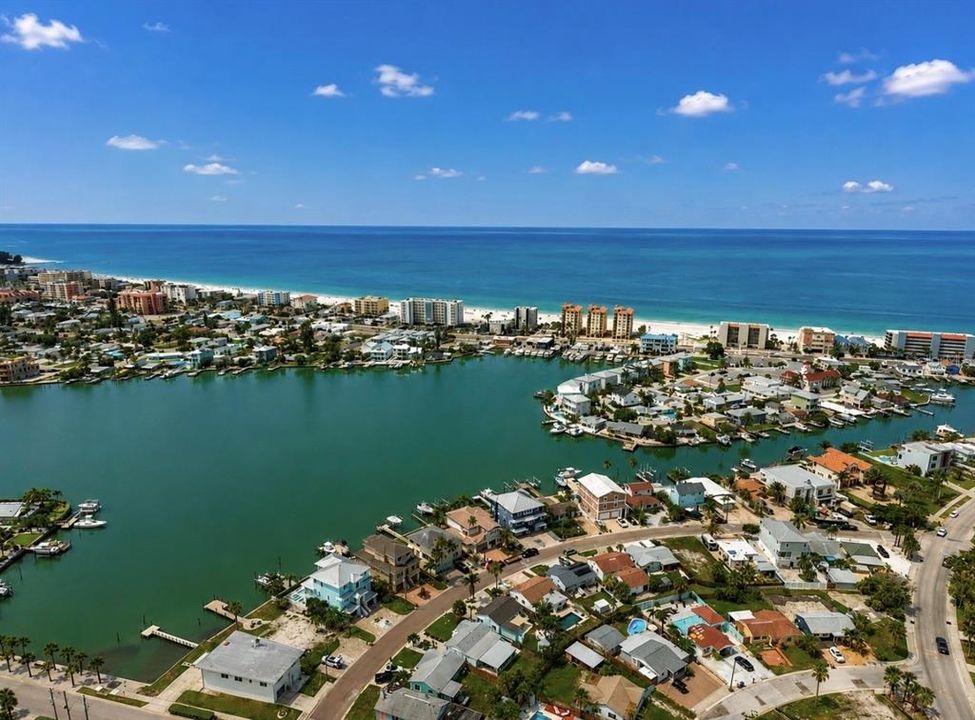 For Sale: $549,900 (2 beds, 2 baths, 1332 Square Feet)
