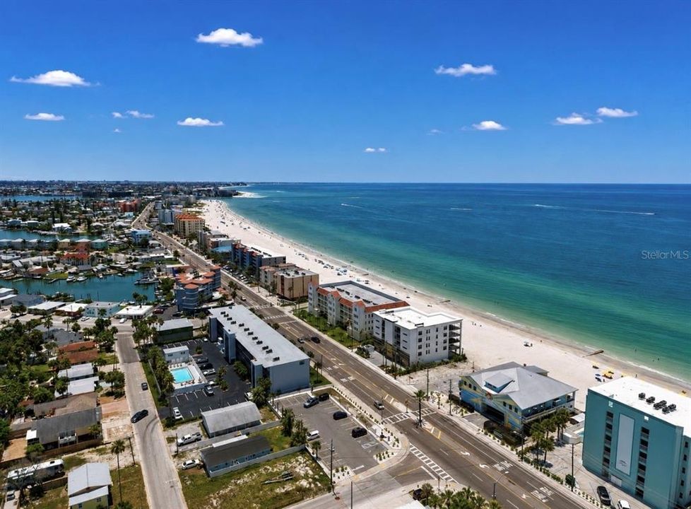 For Sale: $549,900 (2 beds, 2 baths, 1332 Square Feet)