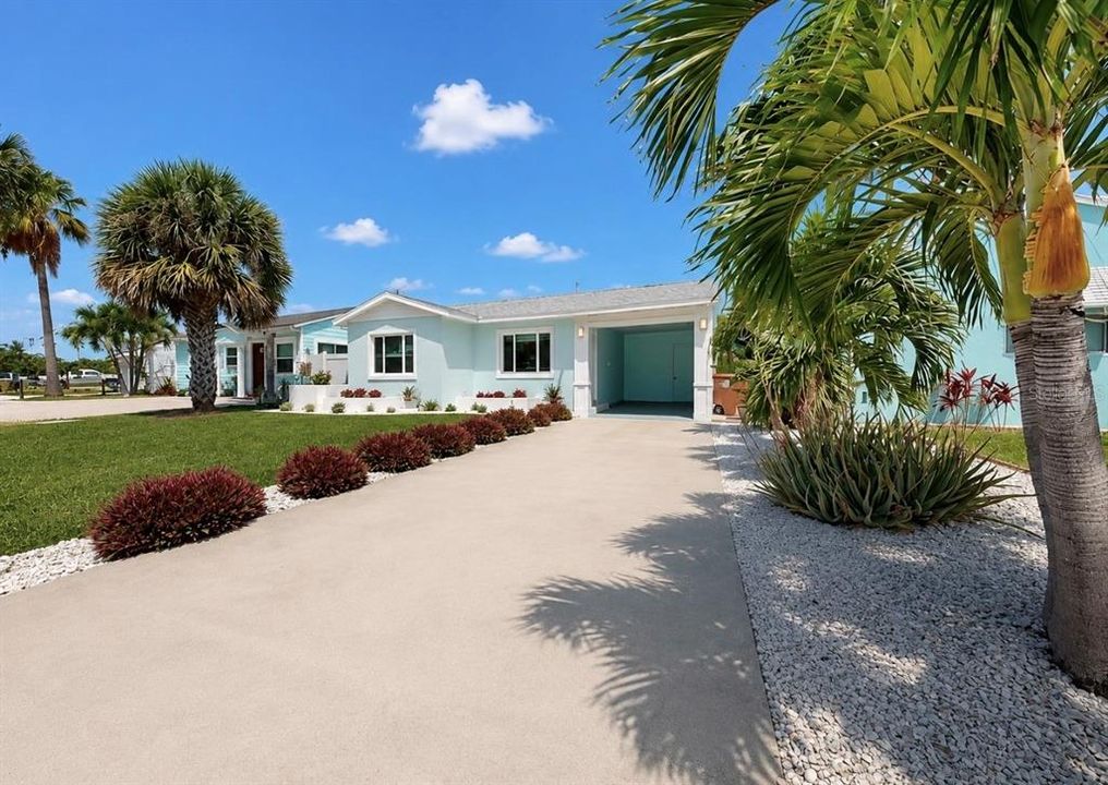 For Sale: $549,900 (2 beds, 2 baths, 1332 Square Feet)