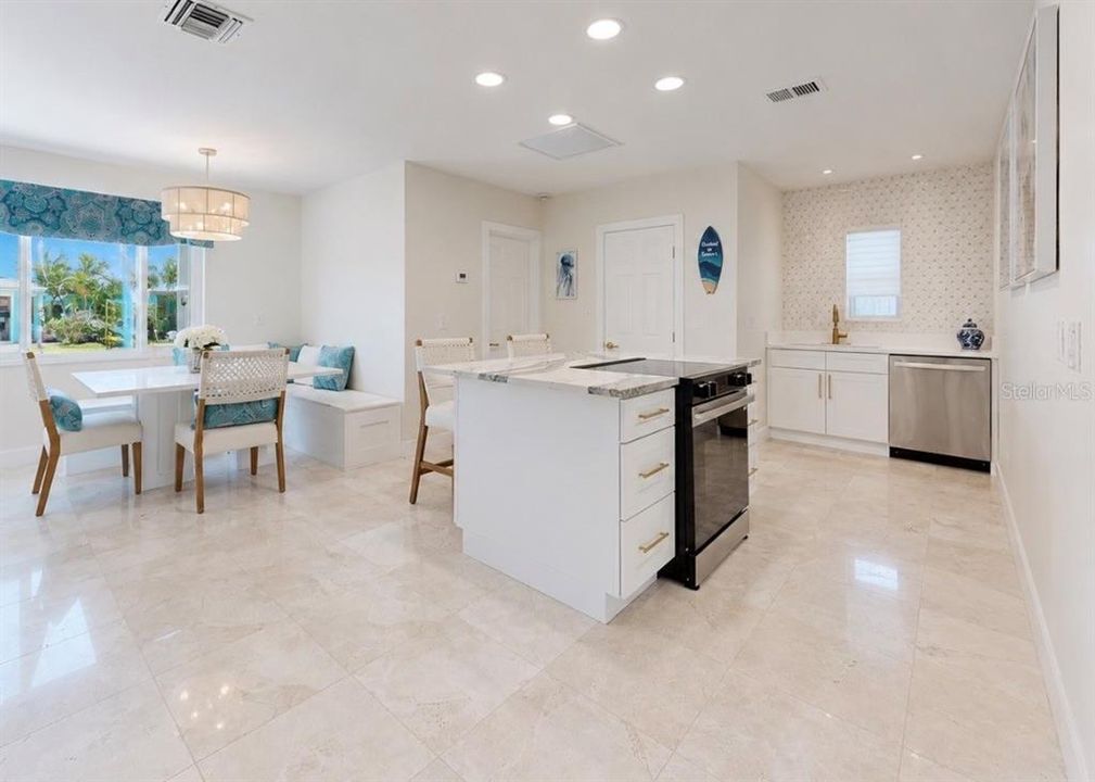 For Sale: $549,900 (2 beds, 2 baths, 1332 Square Feet)
