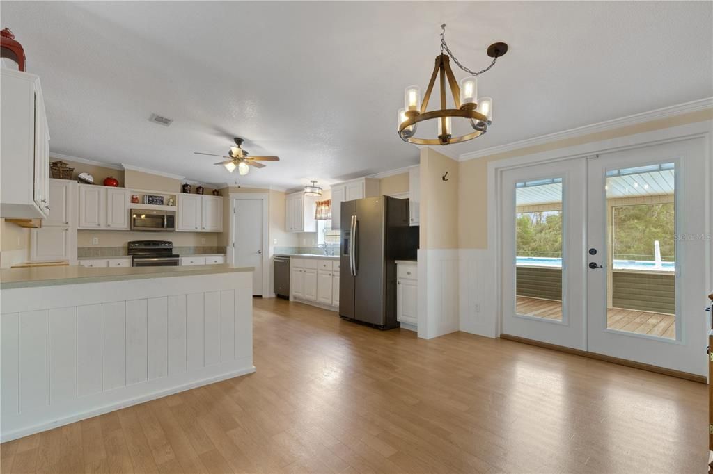 For Sale: $365,000 (4 beds, 2 baths, 2280 Square Feet)