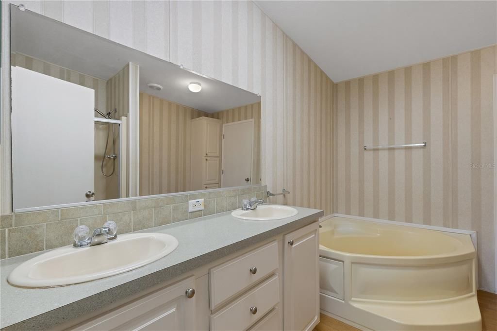 For Sale: $365,000 (4 beds, 2 baths, 2280 Square Feet)