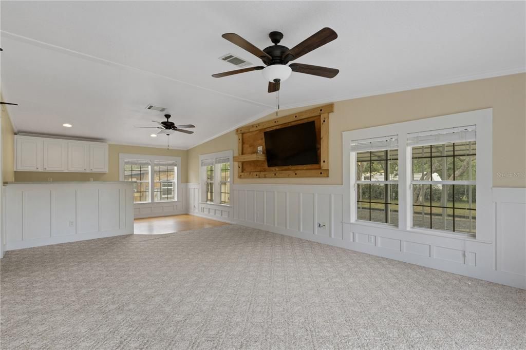 For Sale: $365,000 (4 beds, 2 baths, 2280 Square Feet)