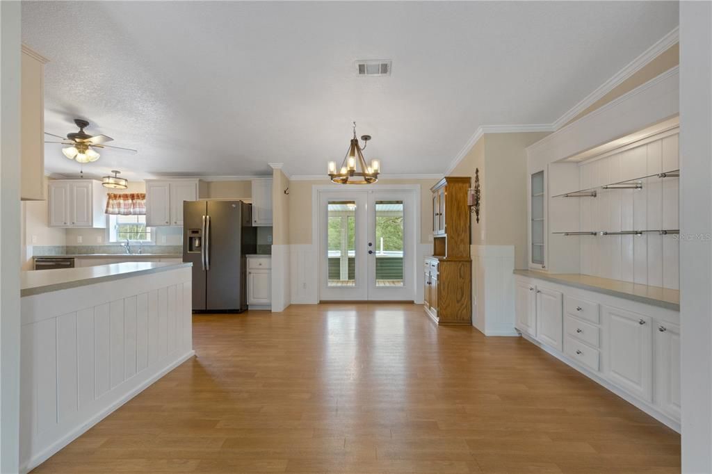 For Sale: $365,000 (4 beds, 2 baths, 2280 Square Feet)