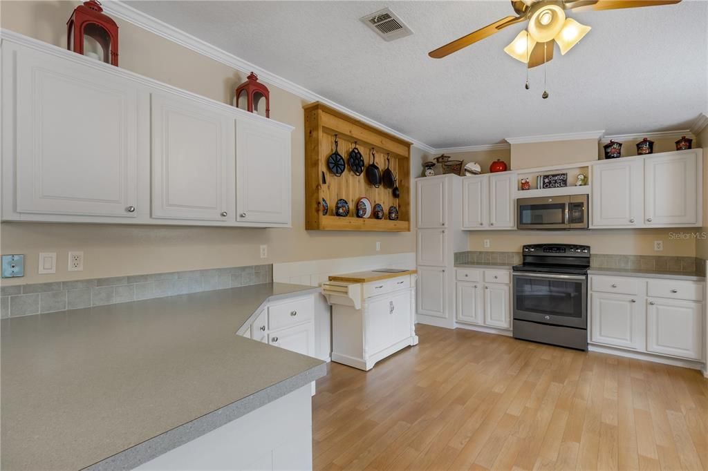 For Sale: $365,000 (4 beds, 2 baths, 2280 Square Feet)