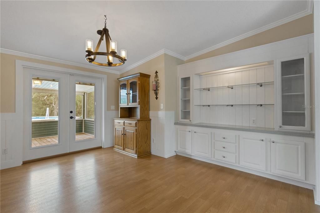 For Sale: $365,000 (4 beds, 2 baths, 2280 Square Feet)