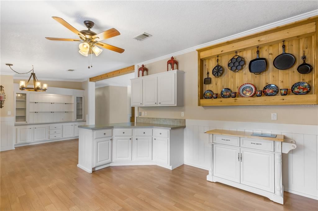 For Sale: $365,000 (4 beds, 2 baths, 2280 Square Feet)