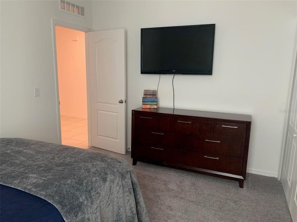 For Sale: $365,000 (3 beds, 2 baths, 1988 Square Feet)