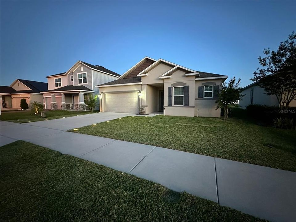 For Sale: $365,000 (3 beds, 2 baths, 1988 Square Feet)