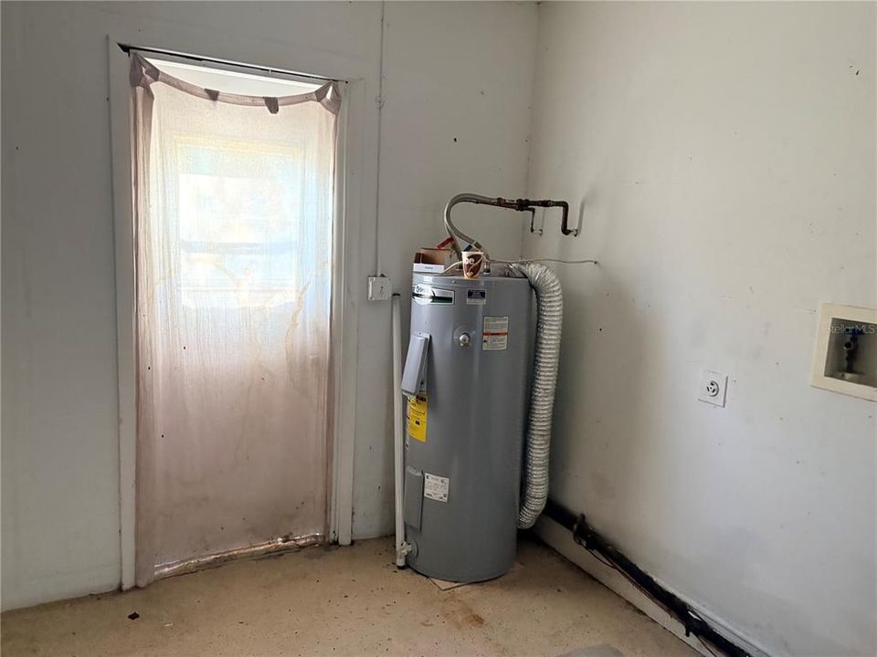 For Sale: $219,000 (3 beds, 2 baths, 1051 Square Feet)