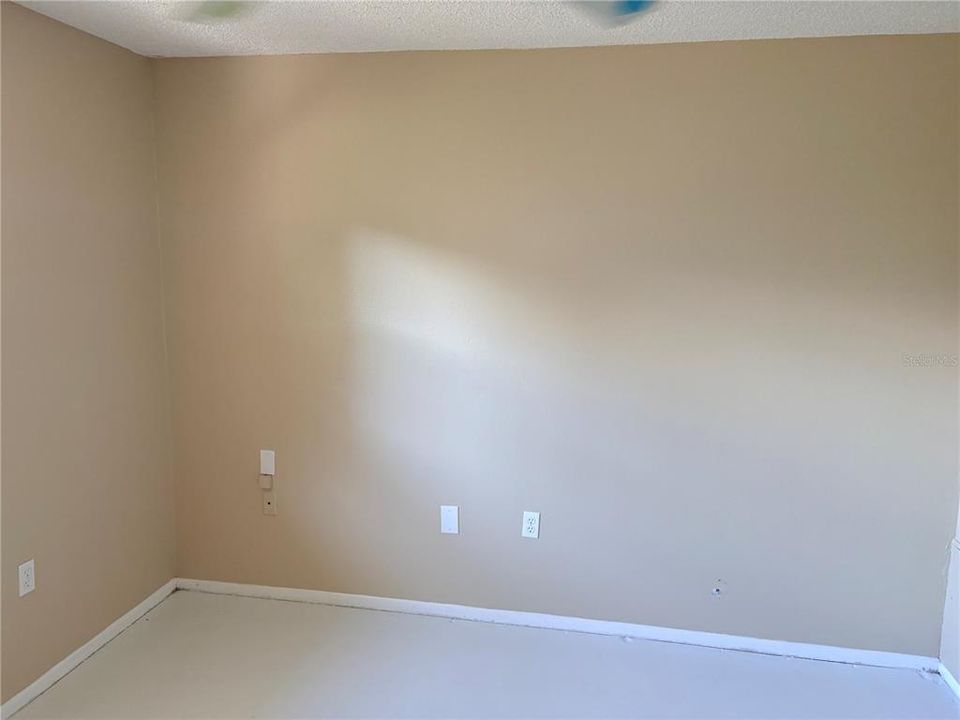 For Sale: $219,000 (3 beds, 2 baths, 1051 Square Feet)