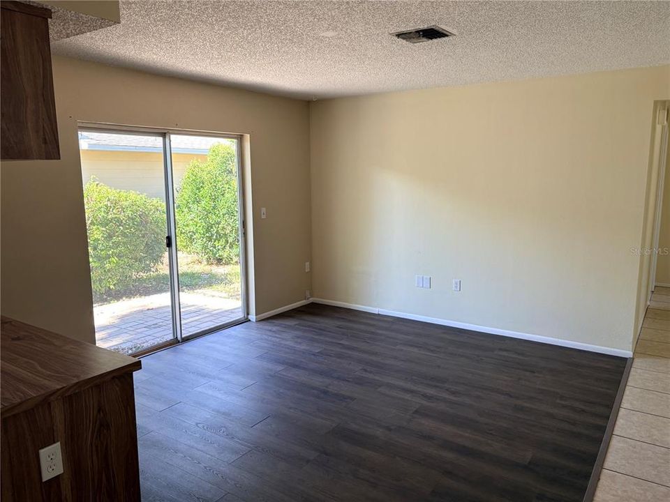 For Sale: $219,000 (3 beds, 2 baths, 1051 Square Feet)