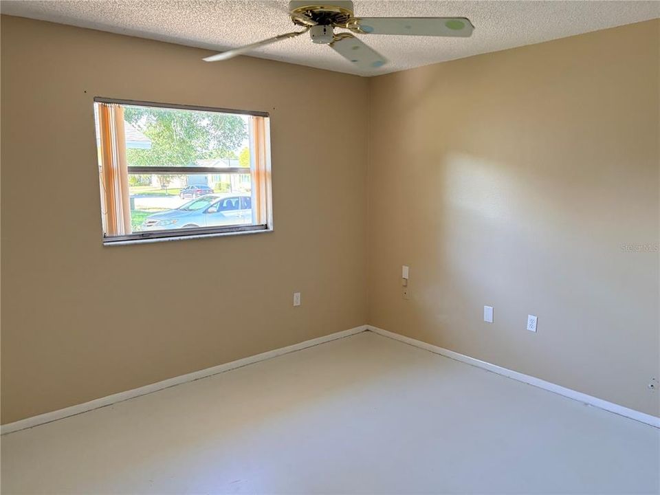 For Sale: $219,000 (3 beds, 2 baths, 1051 Square Feet)