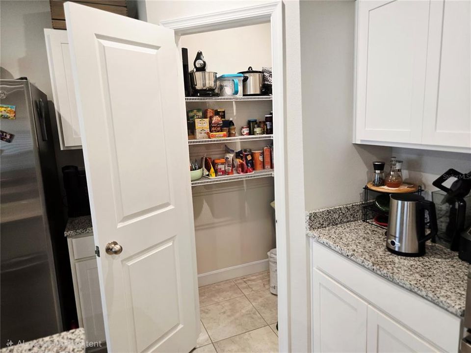 В аренду: $2,300 (4 спален, 2 ванн, 1703 Квадратных фут)
