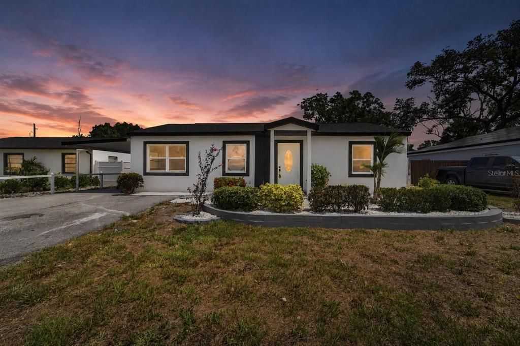 For Sale: $589,000 (3 beds, 2 baths, 1968 Square Feet)