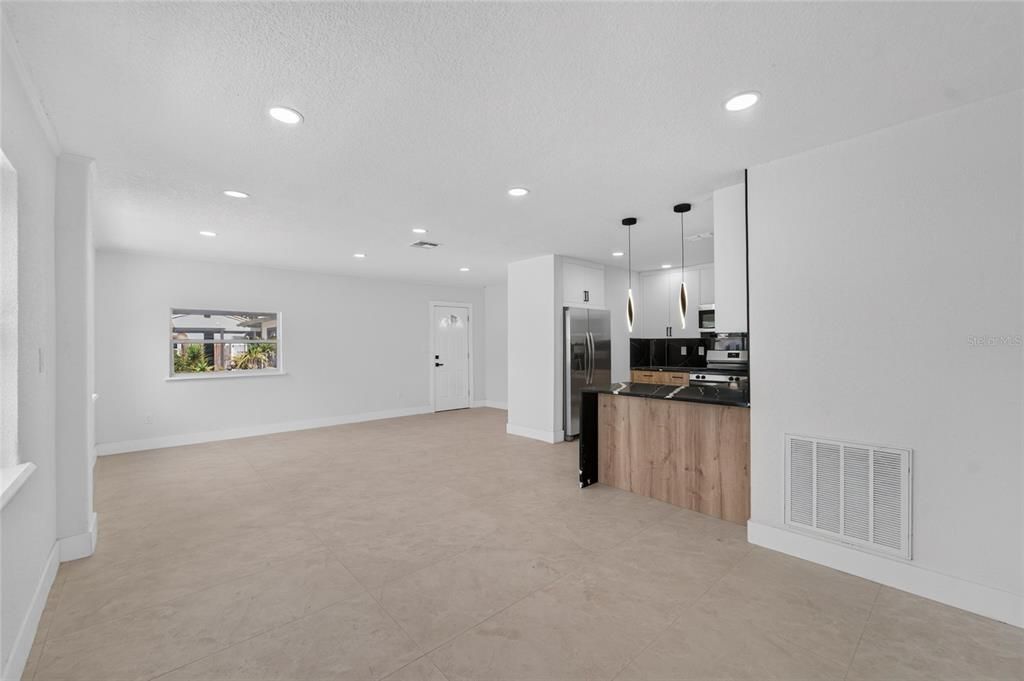For Sale: $589,000 (3 beds, 2 baths, 1968 Square Feet)