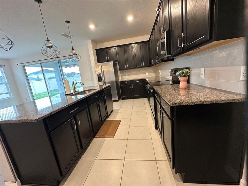 For Rent: $3,250 (5 beds, 3 baths, 2897 Square Feet)
