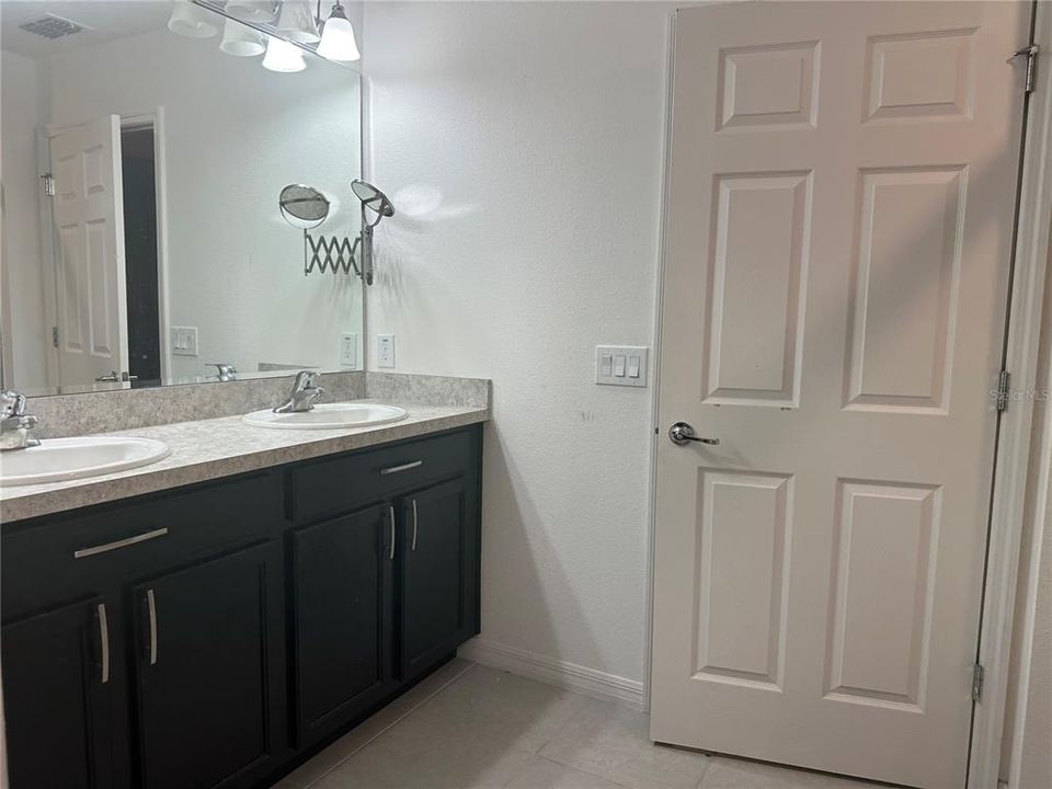 For Rent: $3,250 (5 beds, 3 baths, 2897 Square Feet)
