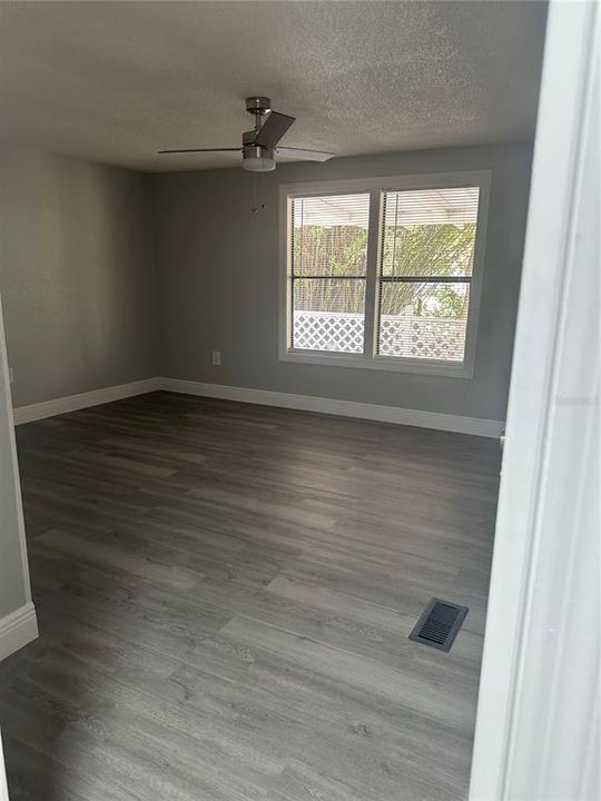 For Sale: $295,000 (3 beds, 2 baths, 1144 Square Feet)