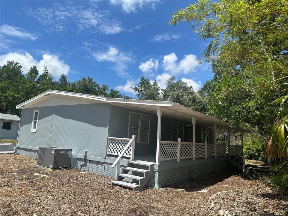 For Sale: $295,000 (3 beds, 2 baths, 1144 Square Feet)
