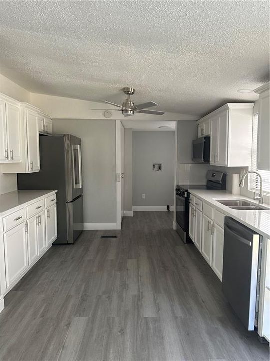 For Sale: $295,000 (3 beds, 2 baths, 1144 Square Feet)