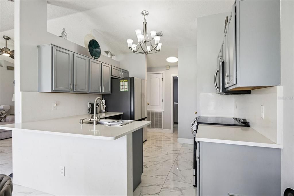 En Venta: $485,000 (4 camas, 2 baños, 2279 Pies cuadrados)