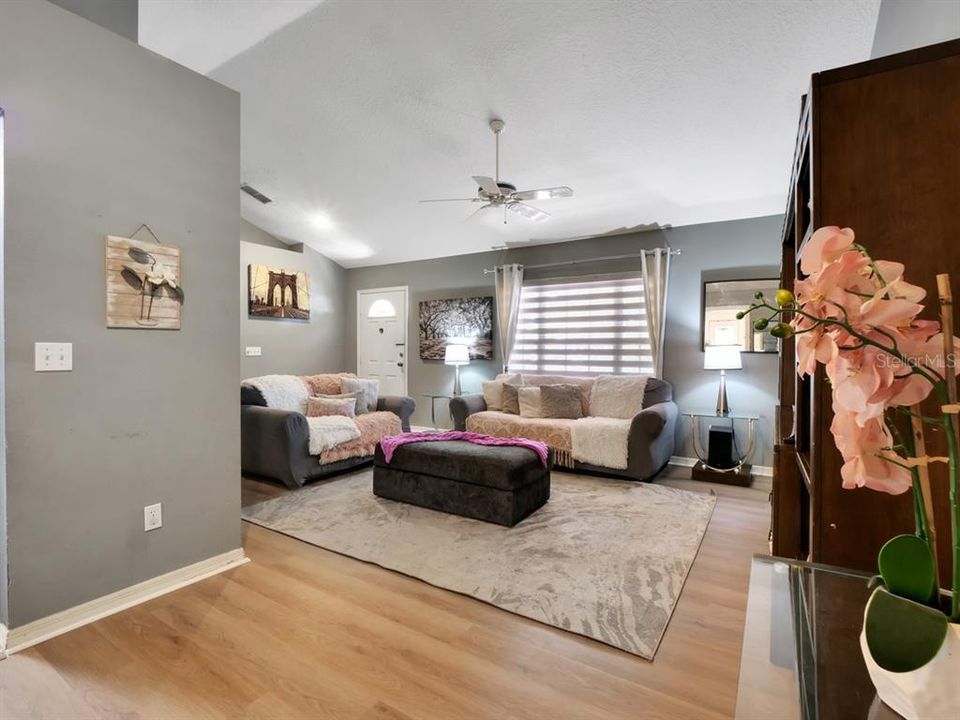 En Venta: $415,000 (4 camas, 2 baños, 1490 Pies cuadrados)