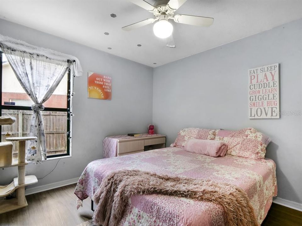 En Venta: $415,000 (4 camas, 2 baños, 1490 Pies cuadrados)