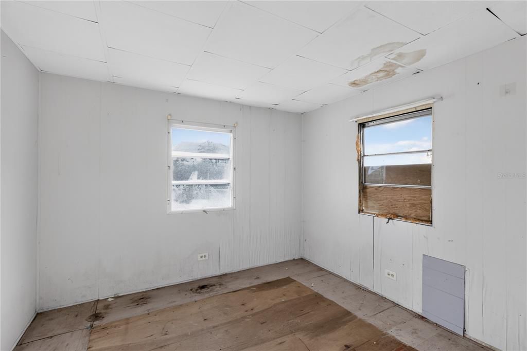 For Sale: $109,000 (2 beds, 1 baths, 564 Square Feet)