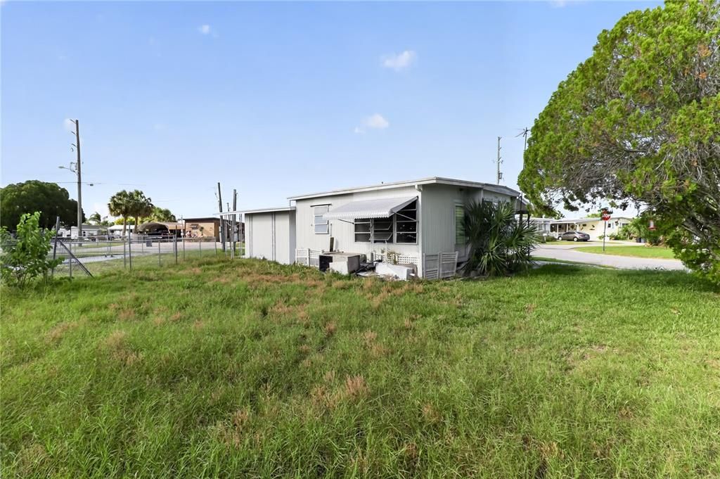 For Sale: $109,000 (2 beds, 1 baths, 564 Square Feet)