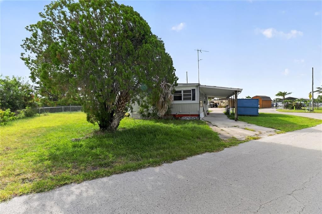 For Sale: $109,000 (2 beds, 1 baths, 564 Square Feet)