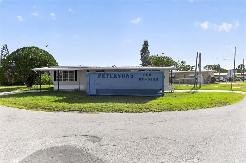 For Sale: $109,000 (2 beds, 1 baths, 564 Square Feet)