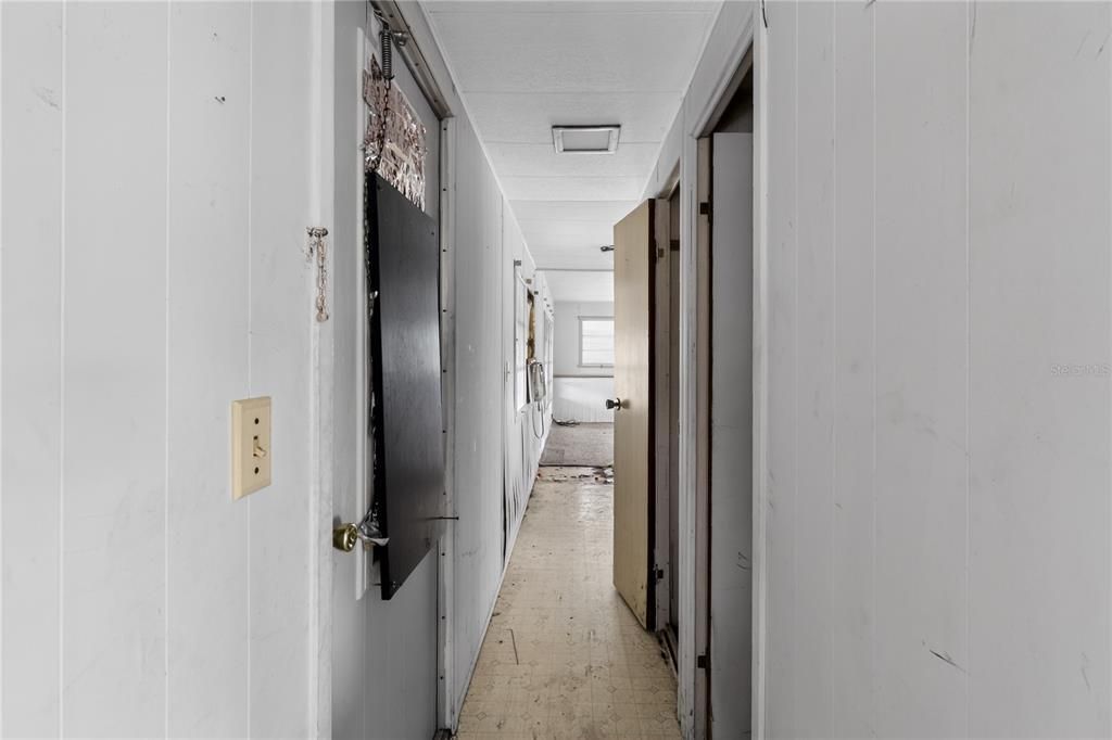 For Sale: $109,000 (2 beds, 1 baths, 564 Square Feet)