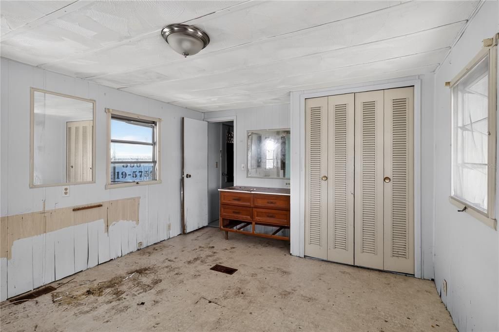 For Sale: $109,000 (2 beds, 1 baths, 564 Square Feet)