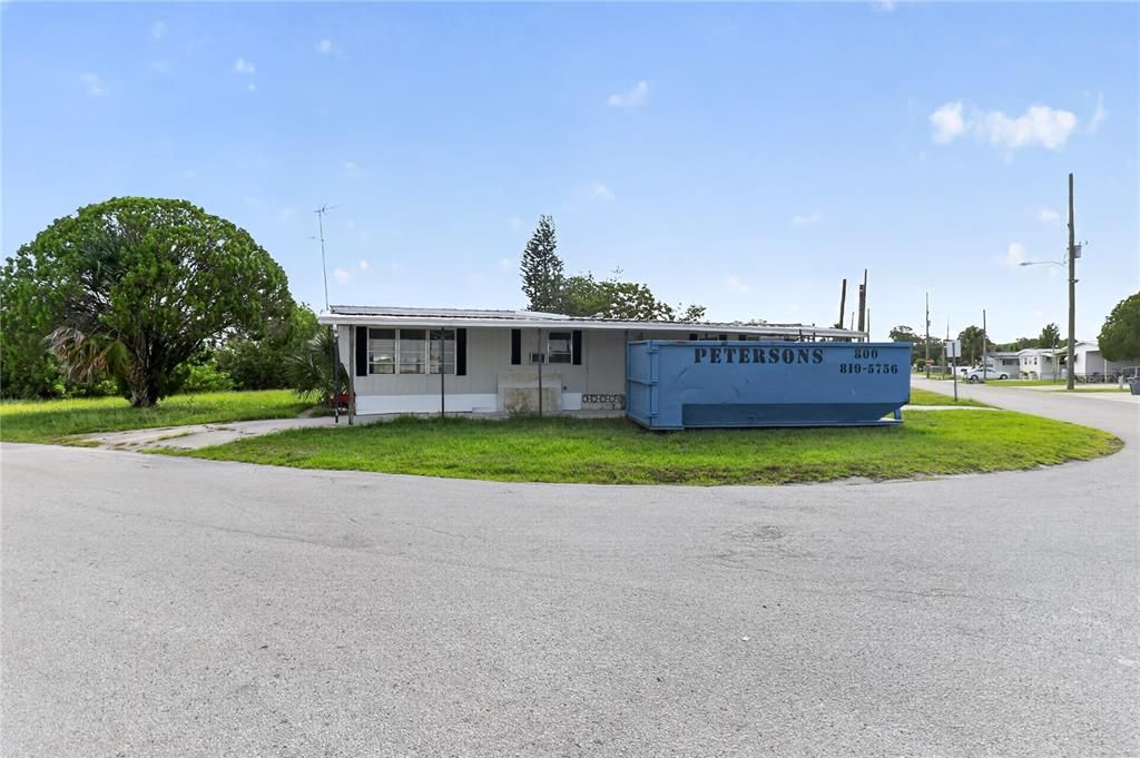 For Sale: $109,000 (2 beds, 1 baths, 564 Square Feet)