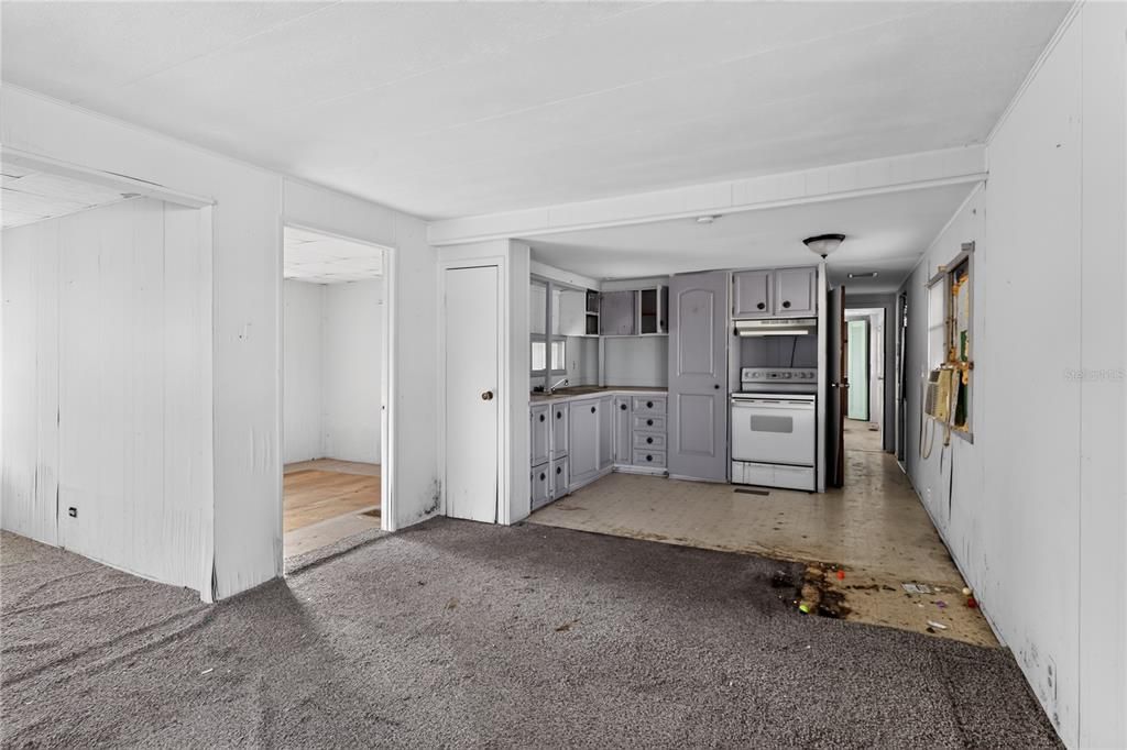 For Sale: $109,000 (2 beds, 1 baths, 564 Square Feet)