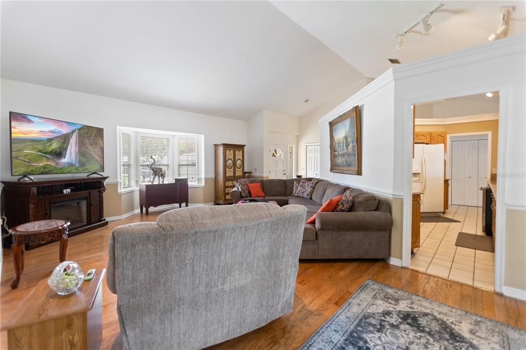 En Venta: $410,000 (3 camas, 2 baños, 2383 Pies cuadrados)