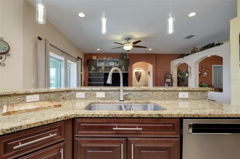 For Sale: $450,000 (4 beds, 2 baths, 2018 Square Feet)