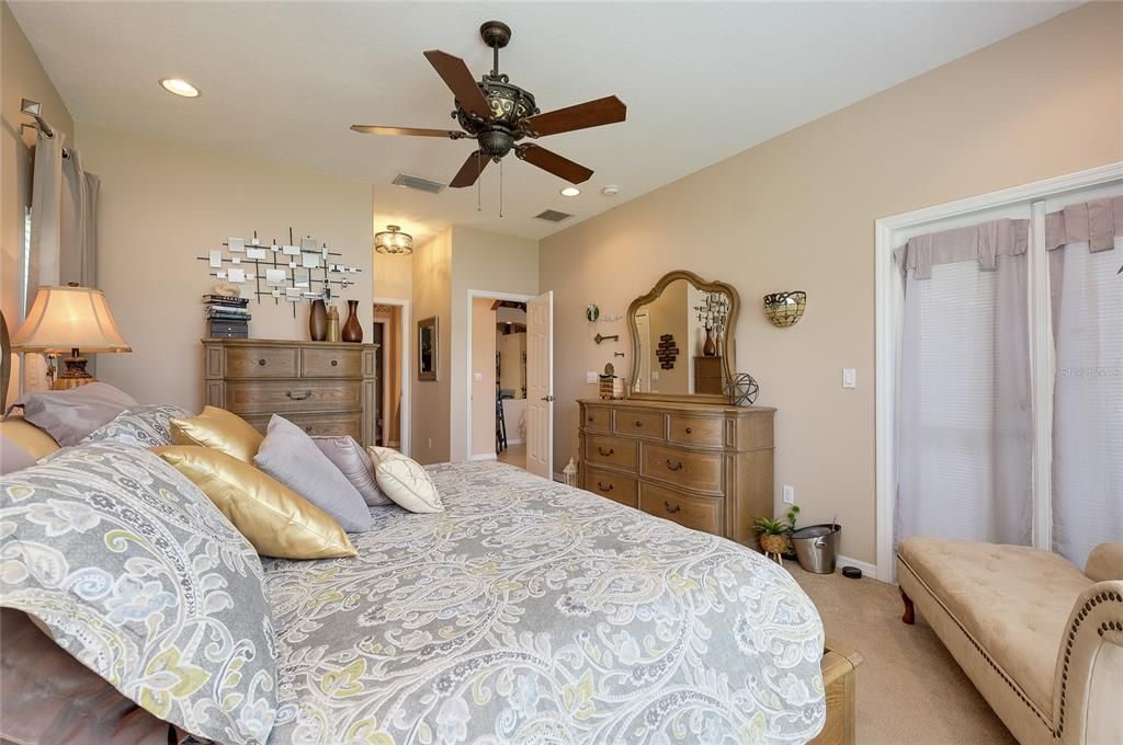 For Sale: $450,000 (4 beds, 2 baths, 2018 Square Feet)